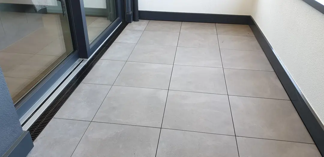 Balkonterrasse mit Entwässerung